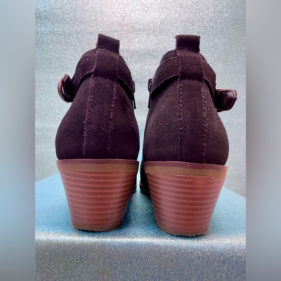 8.5 White Mountain navy blue suede ankleboot. Not too narrow. 5-Star Seller! - Picture 2 of 12